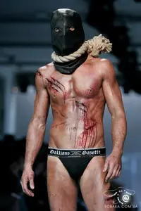 1202726563_john_galliano_paris_menswear01.webp