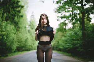 sFYz3A1CwyM.webp