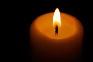 objects--black-background--burning-candle--candles_350469.webp