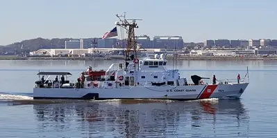 USCGC_Cushing_(WPB-1321)_on_Potomac_River_03_Nov_2015.webp