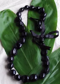 black.kukui_.nut_.lei_.webp