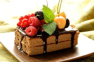pirozhnoe-tort-shokolad-glazur.webp