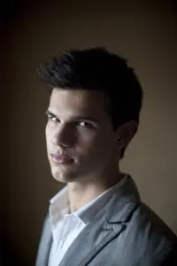 Taylor-Lautner-1.webp