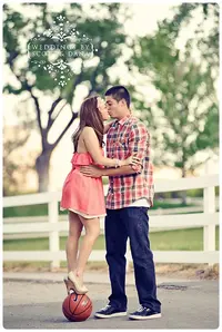 0269d201b34628961244f923a602e1f2--basketball-senior-pics-basketball-couples.webp