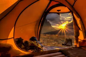 tent-sunrise-shutterstock_155077604.webp