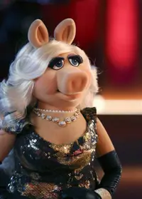 ClioMakeUp-Miss-Piggy-12.webp