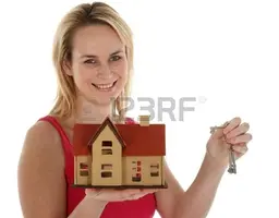 10216616-Довольно-молодая-агент-по-продажам-светлые-недвижимос.webp
