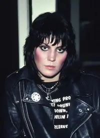 1528362263_young-joan-jett-1.jpg.pagespeed.ce.6JXS1ssQNy.webp
