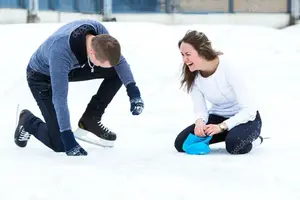 depositphotos_43216819-stock-photo-active-couple-on-the-ice.webp