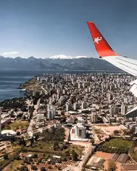 aeroport-anatalii-samolyot-idyot-na-posadku.webp