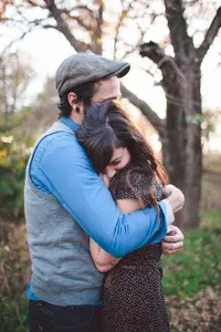 46-461326_cute-couple-hug-for-mobile-wallpapers-high-resolution.webp
