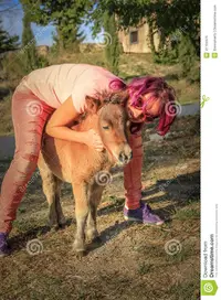 девушка-юбит-пони-41104376.webp