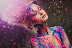 colorful-women-closed-eyes-red-blue-underwater-paint-splatter-emotion-color-beauty-fun-130968.webp