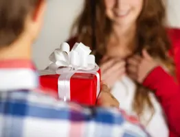 couple-gift.webp