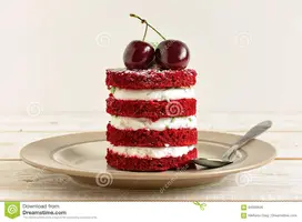 красный-торт-с-вишней-84565606.webp