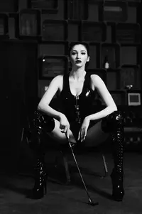 dominatrix-berlin-mistress-katharina.webp