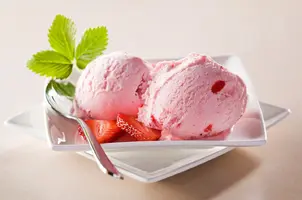 0 - strawberry ice cream.webp