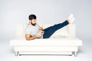 depositphotos_133048054-stock-photo-bearded-man-using-smartphone.webp