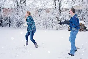 snowball-fight-589668_960_720.webp