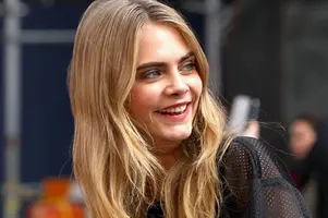 cara-delevingne-smile-13.webp